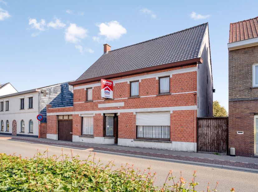 [[ CE BIEN PARTICIPE À LA JOURNÉE MAISONS OUVERTES ERA LE 14/6 DE 14:30 À 15:30 ]] Maison à rénover avec commerce à vendre au centre de Zulte Cette ma