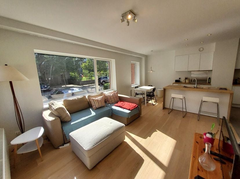 IDEAL POUR COLOCATION DE TRAVAILLEURS (pas de baux étudiants)! Expat Housing vous propose de magnifique rez-de-jardin duplex neuf, dans un petit immeu
