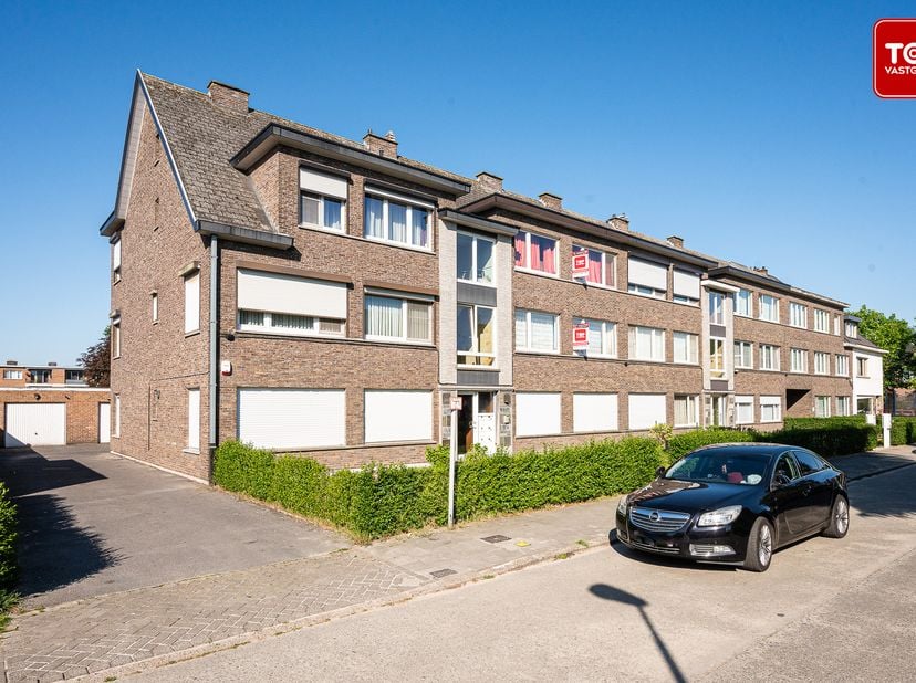 Dit instapklaar appartement is gelegen op de eerste verdieping van een kleinschalig appartementsgebouw. Het is te vinden in een rustige straat met ope