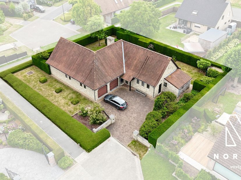 Welkom in de Vogelzang 5, een van de mooiste straten in Kuurne.&lt;br /&gt;
Deze alleenstaande villa bevindt zich op een perceel van 945m² aan het eind van