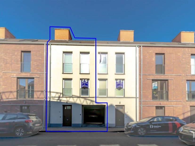 Eigentijdse zeer centraal gelegen woning met 3 slaapkamers en inpandige garage. &lt;br /&gt;
STARTPRIJS: Elk aanbod boven deze startprijs wordt voorgelegd a
