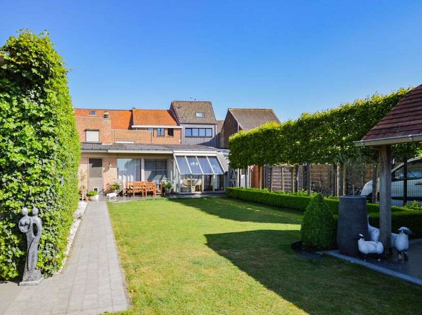 Bien professionnel à vendre
                    à 8211 Aartrijke