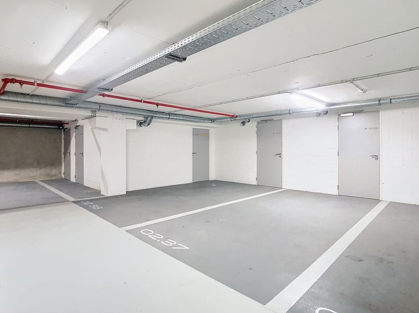 Ce parking souterrain central avec espace de stockage est unique en son genre dans la ville d&#039;Anvers.&lt;br /&gt;
Dimensions du terrain:&lt;br /&gt;
- profondeur