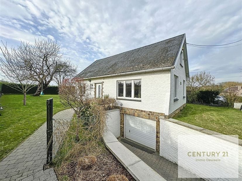 Century 21 Immo Dewaele heeft het genoegen u deze charmante villa voor te stellen, ideaal gelegen in Braine-l&#039;Alleud, op 2 minuten lopen van de winkel