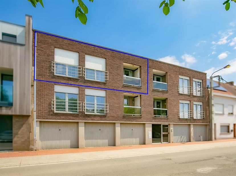 Ruim Instapklaar appartement, met dubbele garage en 2 slaapkamers te Kortemark.&lt;br /&gt;
Dit leuke appartement is gunstig gelegen, en heeft veel natuurli