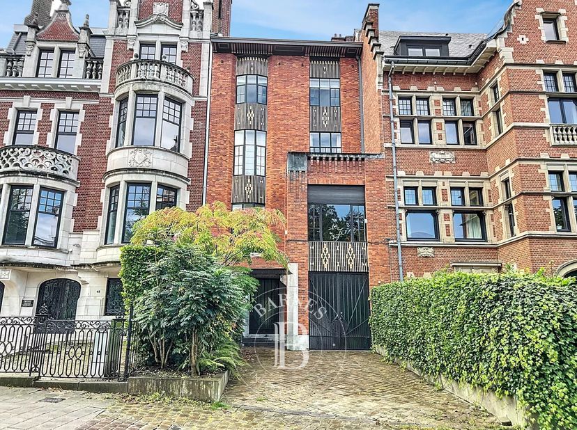 Square Vergote - Barnes Brussels vous invite à découvrir en exclusivité cette superbe maison bourgeoise Art Déco de 1922, conçue par l&#039;ingénieur-archi