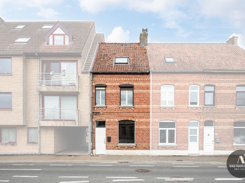 Deze gerenoveerde woning is gelegen in het centrum van Maldegem op wandelafstand van tal van winkels, openbaar vervoer, scholen, het Sint-Annapark, ..