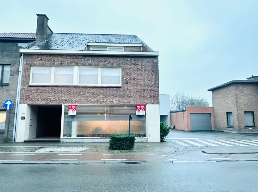 Appartement au rez-de-chaussée à vendre à GeluweSitué au cur de Geluwe, ce spacieux appartement au rez-de-chaussée est idéal pour ceux qui recherchent