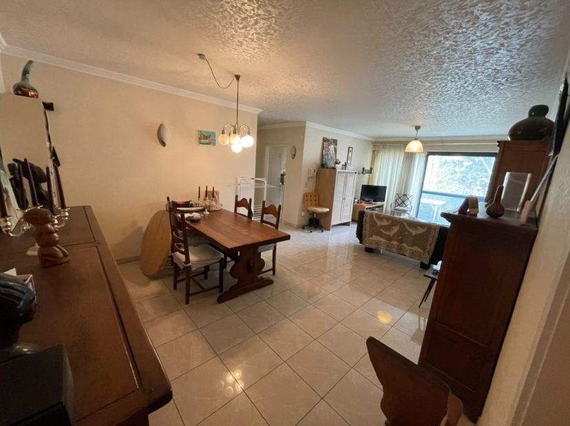 Goed onderhouden ruim appartement van 90m² te koop.&lt;br /&gt;
&lt;br /&gt;
Indeling: - Inkomhal, woonkamer met terras, keuken, berging, gastentoilet, zeer ruime