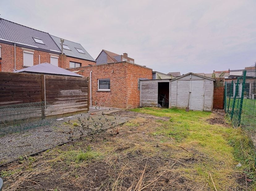 Deze ruime woning nabij het centrum van Bornem biedt alle comfort voor een gezin dat op zoek is naar ruimte en functionaliteit. Bij binnenkomst word j