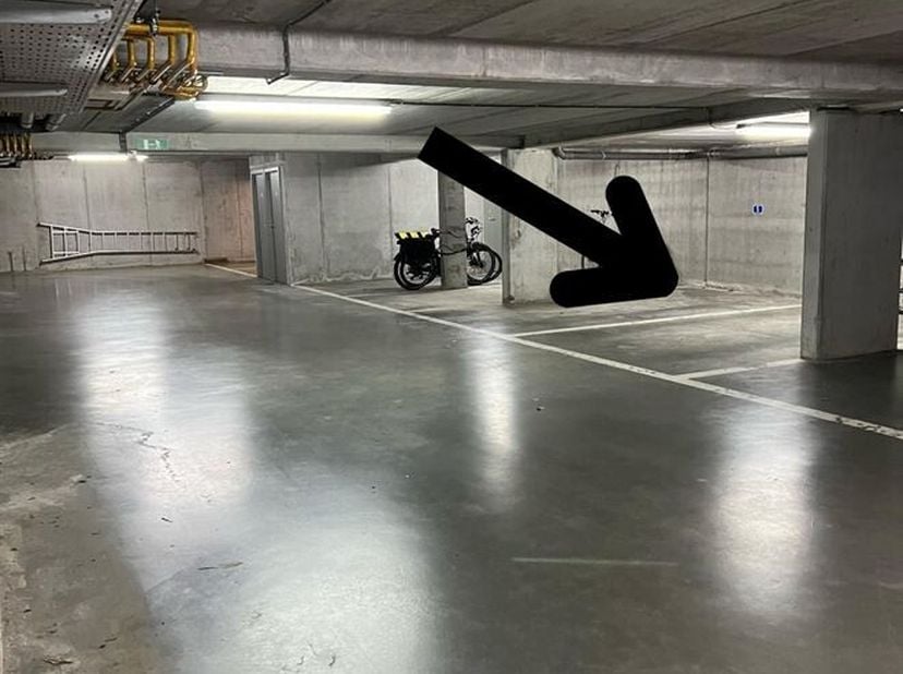 Garage à vendre
                    à 9402 Meerbeke