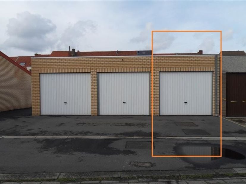 Garage à louer
                    à 8310 Assebroek