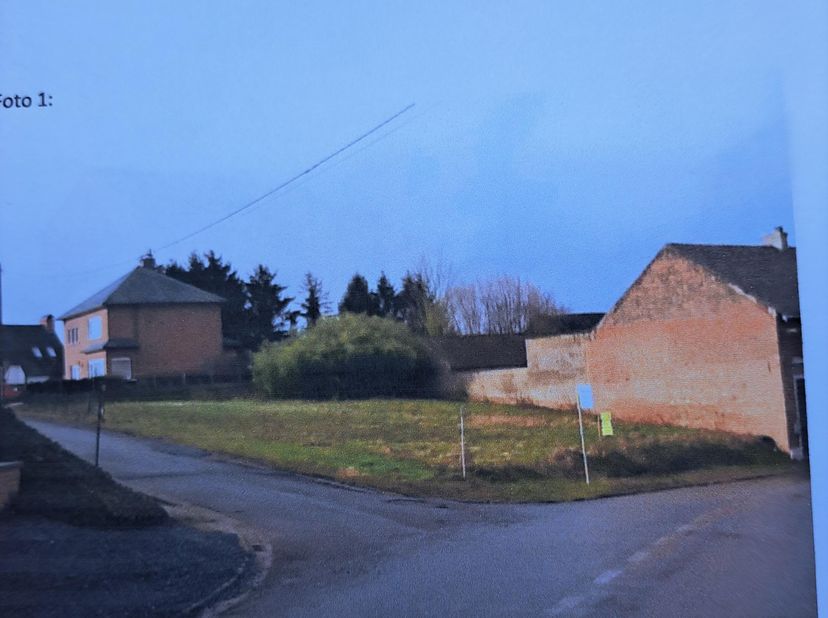 Terrain à bâtir pour un lotissement de maisons jumelées avec commodités (drainage séparé, raccordement au gaz et à l&#039;électricité, etc.) Lot 2A