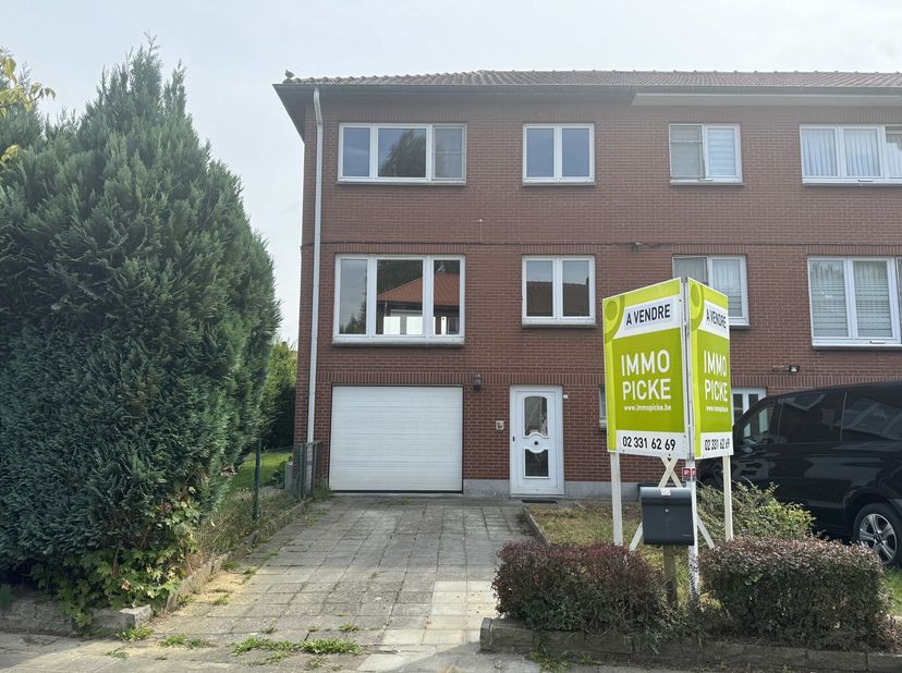 Immo Pické biedt U deze rustig gelegen bel-etagewoning in Tubeke, in de onmiddellijke nabijheid van alle faciliteiten. De woning bestaat op het gelijk