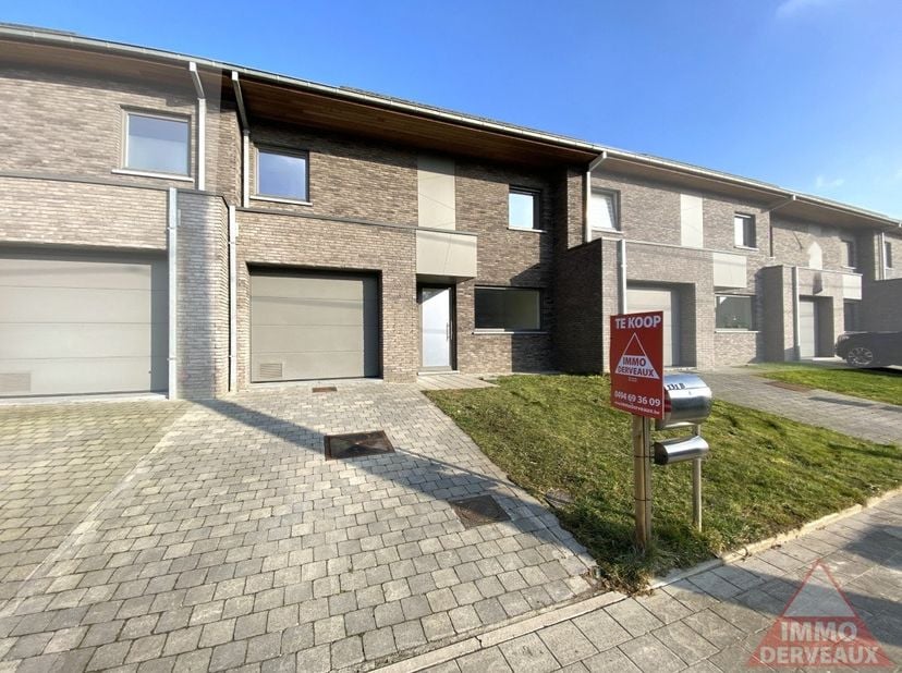 VANAF €299.000&lt;br /&gt;
Deze nieuwbouwwoning is gelegen in de Waterdam, een rustige en groene omgeving tussen Moorslede en Dadizele. De ligging combineer