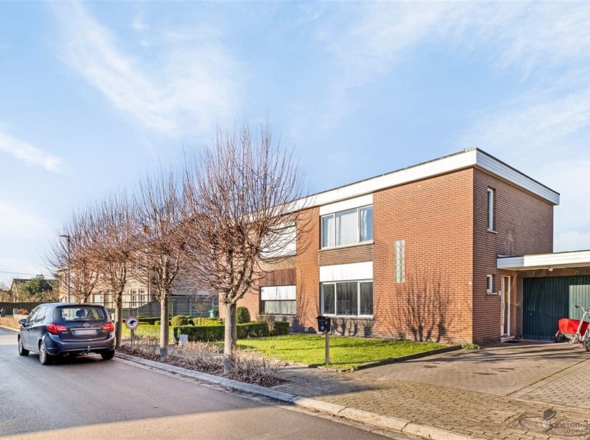 Welkom in deze charmante woning in het hart van Eindhout, waar comfort en functionaliteit samenkomen. Met een bewoonbare oppervlakte van 127 m² biedt