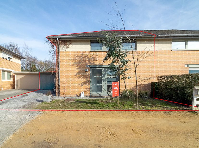 INSTAPKLARE WONING &lt;br /&gt;
 &lt;br /&gt;
Het betreft een instapklare woning van het bouwjaar 1997 met tuin, op een perceel in Alken van in totaal 5a 14ca. De