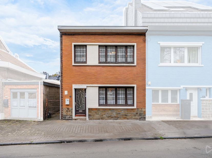 We Invest Liège et Lucas (0479/76.60.97) vous proposent à la vente cette maison, à Montegnée.  Ce bien à rénover offre un très beau potentiel pour ceu