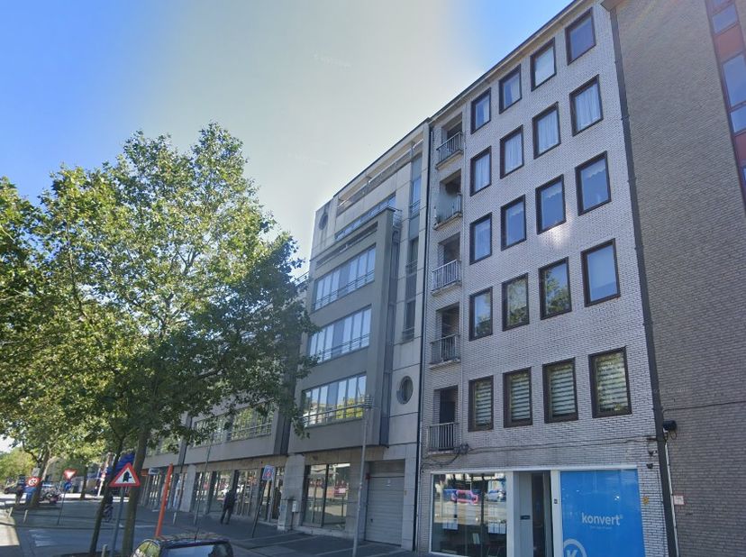 De totaalrenovatie, toplocatie en het gunstige EPC-label maakt van dit appartement een uitstekende investering!&lt;br /&gt;
Dit instapklare appartement gele