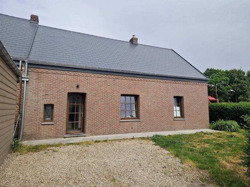 Maison d&#039;habitation 1 chambre plain-pied avec extérieur et emplacements de parking en plein campagne de Chapelle-à-Oie. &lt;br /&gt;
Le bien, d&#039;une superfic