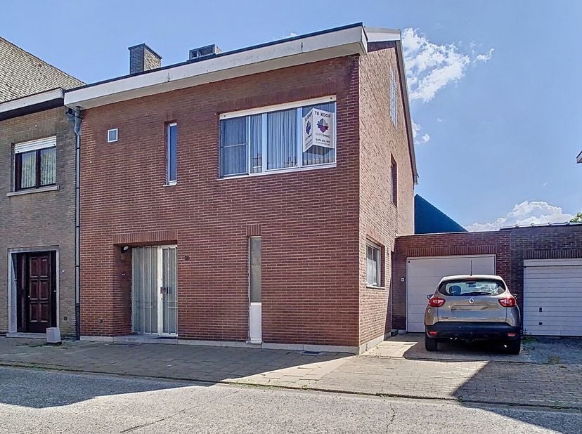 Te Herdersem, ruime HOB met 4 SLPK, garage én tuin!&lt;br /&gt;
In het charmante Herdersem, een deelgemeente van Aalst, ligt deze ruime halfopen bebouwing o