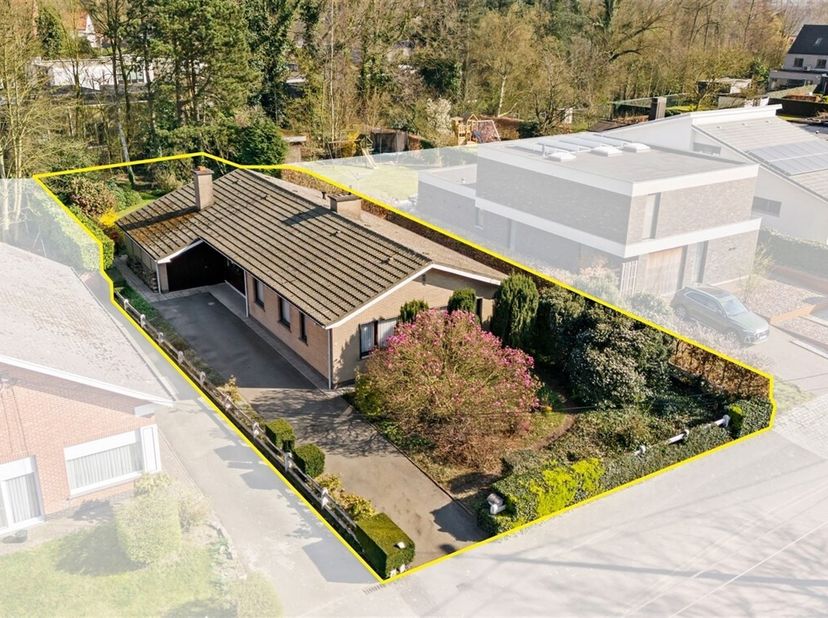 Dit betreft een goed onderhouden, op te frissen open bebouwing op een aantrekkelijke woonlocatie in Sint-Pauwels.&lt;br /&gt;
De woning bevindt zich in een