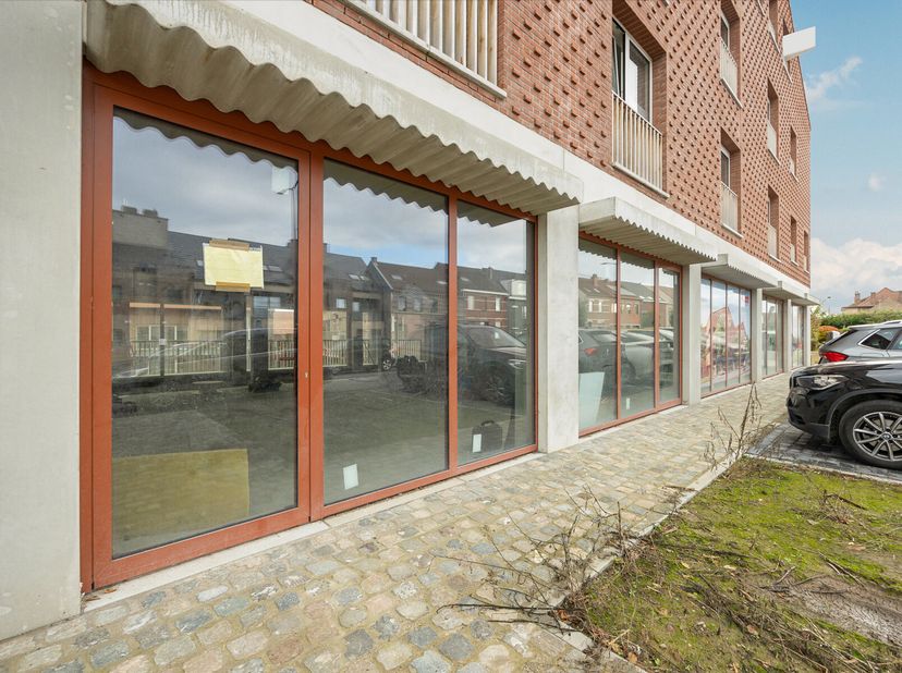 Uitstekend gelegen commerciële ruimtes geschikt voor zelfstandigen, start-ups en KMOs. Gelegen in het prachtige nieuwbouwproject RAPIDPARK. Vlotte ber