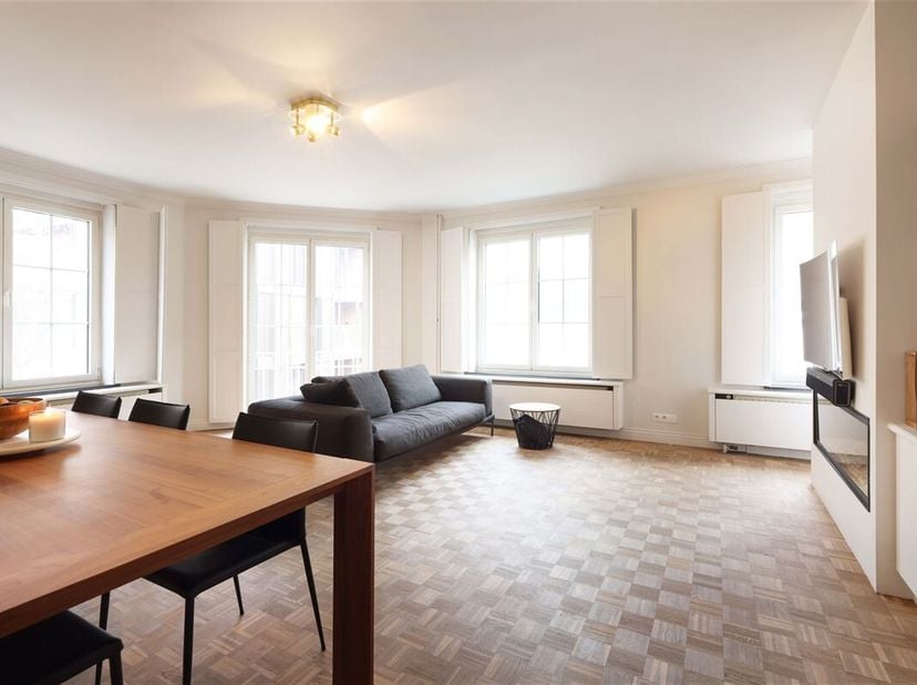 Sfeervol appartement met 2 slaapkamers én terras rustig gelegen in hartje Hasselt&lt;br /&gt;
Omgeving:&lt;br /&gt;
+ Rustig gelegen aan het Groenplein &lt;br /&gt;
+ I