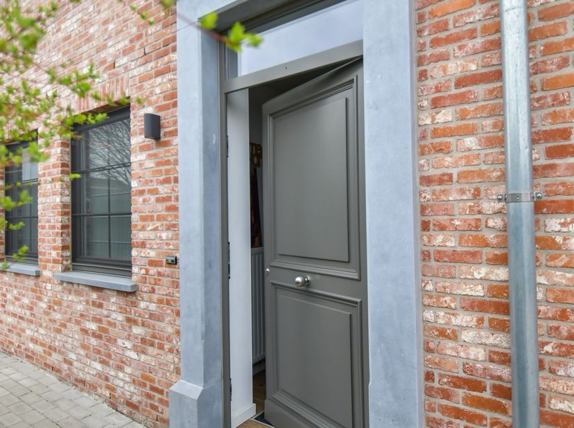 Recent hedendaags ingerichte woning (bj 2018) gelegen in een rustige en kindvriendelijke woonwijk in het landelijke Maria-Aalter.&lt;br /&gt;
&lt;br /&gt;
INDELIN