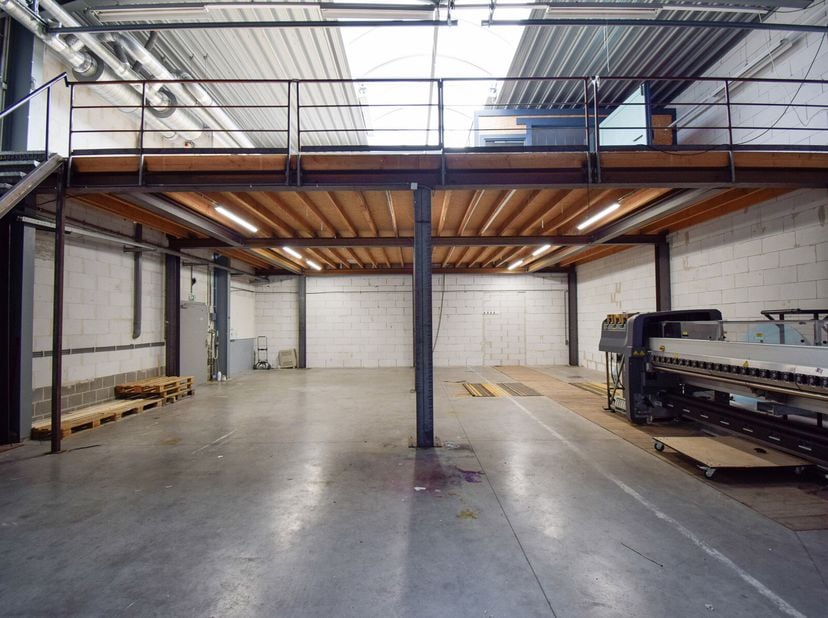 Emplacement et accessibilité&lt;br /&gt;
 À seulement 400 m de lE17&lt;br /&gt;
 Connexion rapide au centre-ville et zones industrielles&lt;br /&gt;
 Aménagement et fin