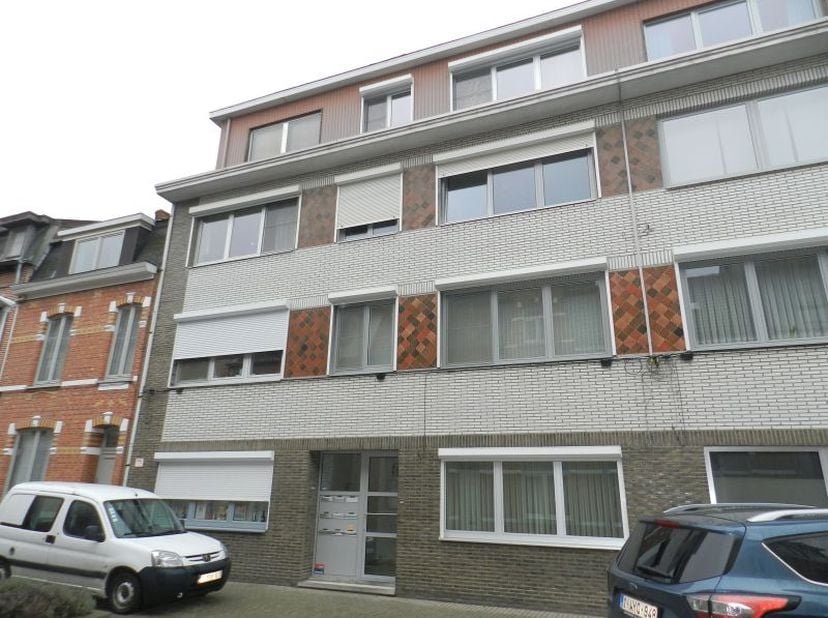 Te Koop: Instapklare Studio – Volledig Bemeubeld en Uitstekend gelegen nabij het Centrum van Hasselt.&lt;br /&gt;
&lt;br /&gt;
Deze instapklare studio op de 3e ve