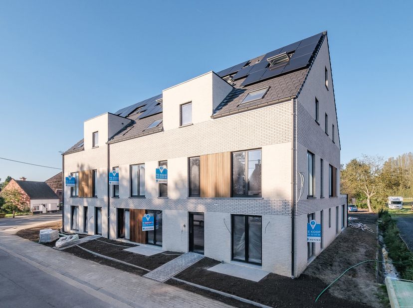 Florentina II is een kleinschalige nieuwbouwresidentie van 10 stijlvol afgewerkte appartementen met bijhorende ondergrondse bergingen, autostaanplaats