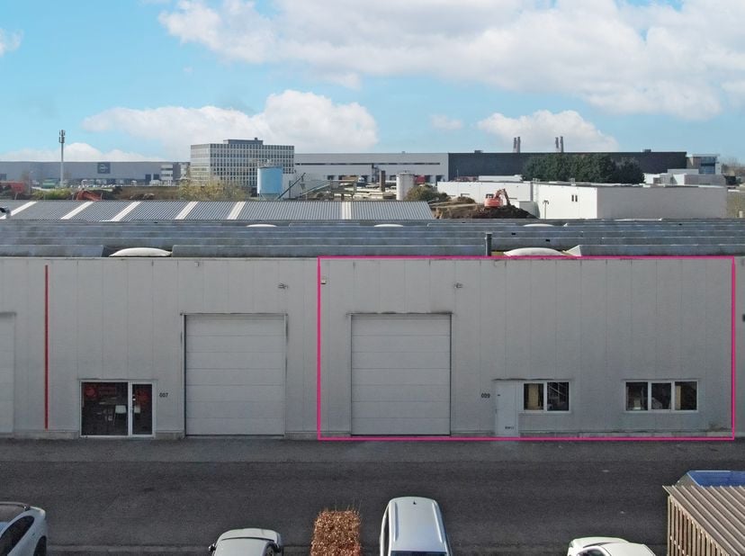 Een KMO-unit van 330m² gelegen in Willebroek, aan de Molenweg, vlakbij de A12.&lt;br /&gt;
Deze goed bereikbare unit biedt een uitstekende locatie voor bedr
