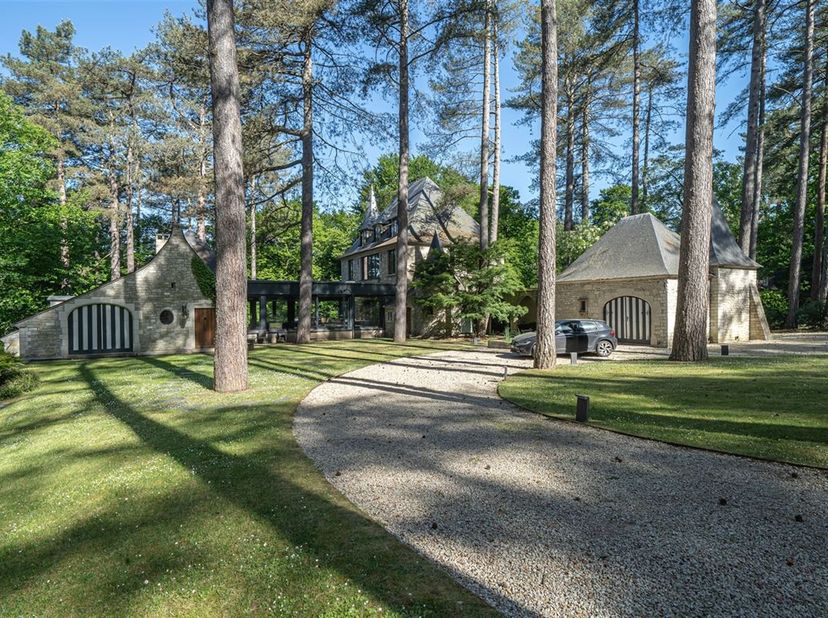 Clairbois/7 Fontaines, een gewilde locatie in een van de meest populaire Drèves voor dit prestigieuze en karaktervolle pand, gelegen in het hart van e