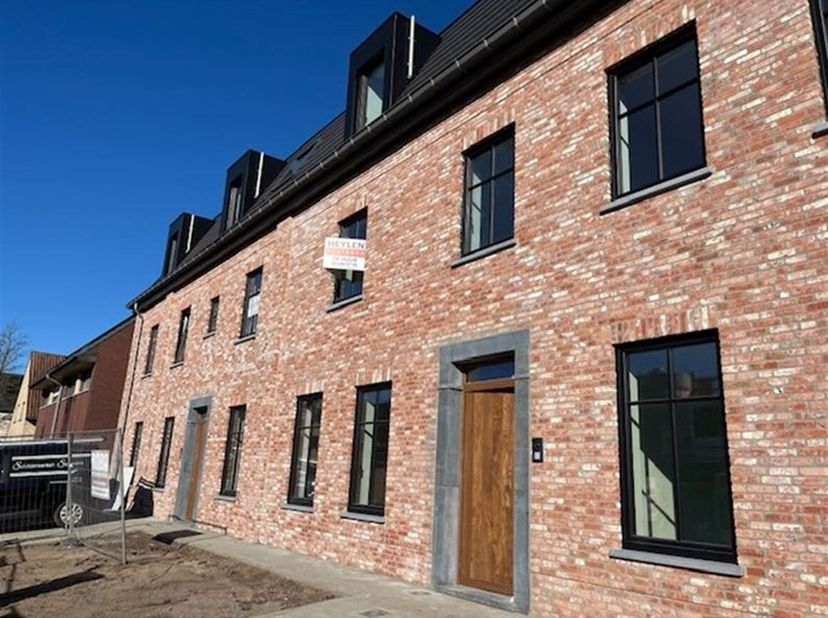 Prachtig appartement op eerste verdieping, 2 slaapkamers, ruim terras, autostaanplaats.&lt;br /&gt;
Tevens kan u steeds gebruik maken van de zeer grote geza