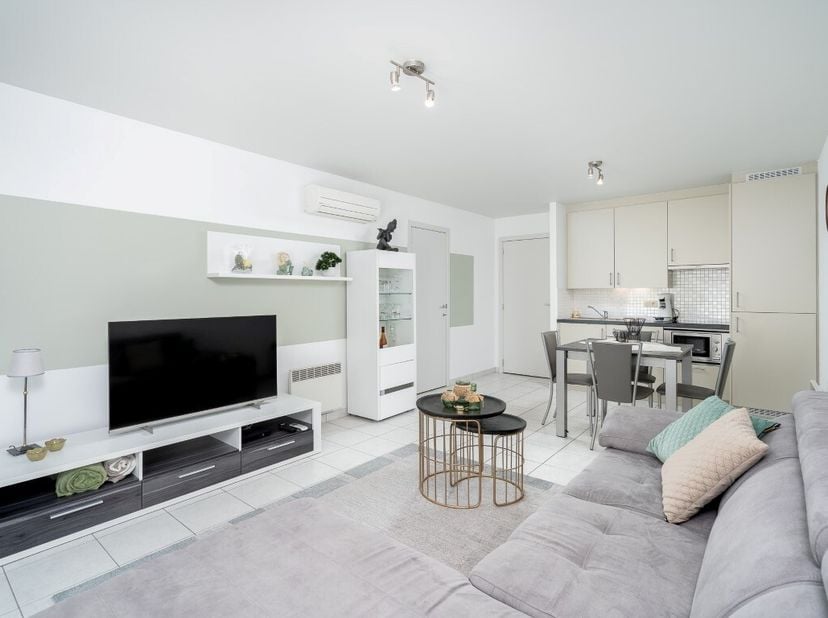 Cette appartement moderne et branché au rez-de-chaussée, vous attend. Cet appartement situé dans la Résidence &#039;Seagarden Village&#039; vous offre une ambia
