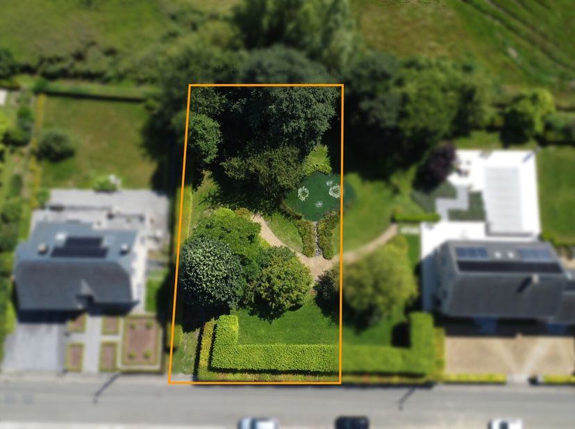 L&#039;immobilière Borremans vous propose ce magnifique terrain à bâtir d&#039;une superficie de 894m2 situé à Hélecine.&lt;br /&gt;
Terrain arboré avec une légère pe