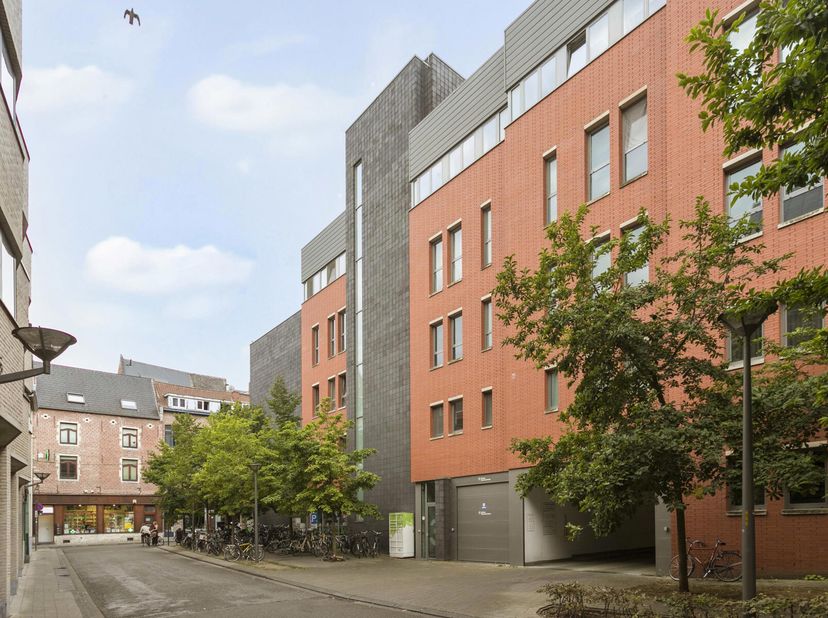 Instapklaar appartement met twee slaapkamers en autostaanplaats op toplocatie!&lt;br /&gt;
Het appartement is gelegen op de eerste verdieping in het gebouw