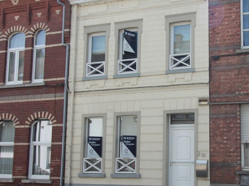 Voor de snelle beslisser :&lt;br /&gt;
Ben je op zoek naar een instapklare stadswoning vlak in het hartje van Aalst ? Dan is deze instapklare en lichtrijke