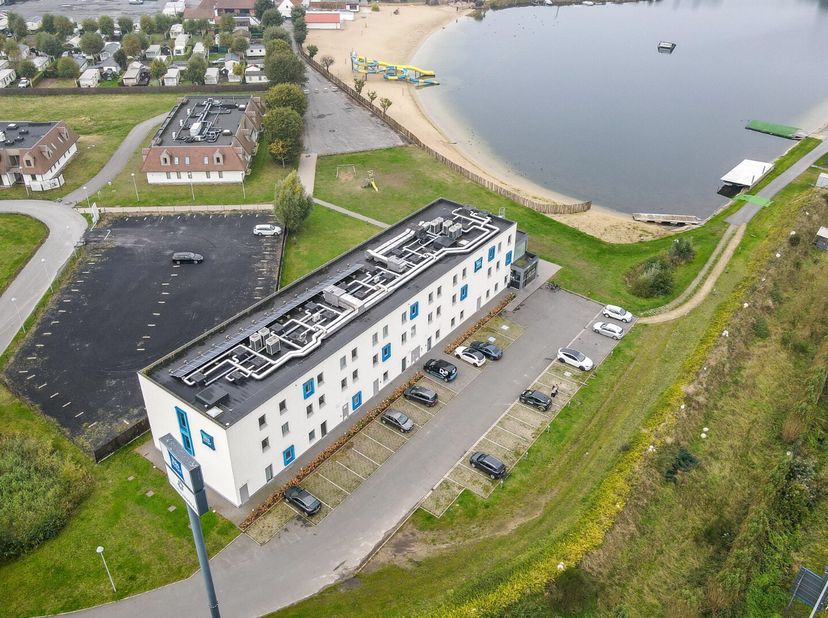 Ontdek deze unieke investeringskans aan het Klein Strand van Jabbeke. Gelegen vlakbij de E40 waardoor het ibis budget de ideale bestemming is om het h