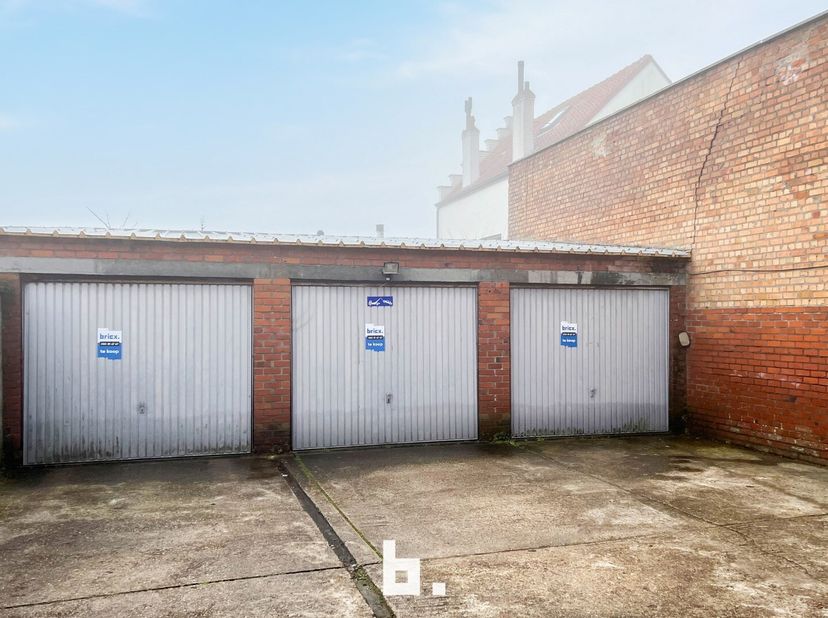 Perfect gelegen en afgesloten garagebox in het hart van De Haan!&lt;br /&gt;
Deze garagebox is ideaal als investering of voor eigen gebruik. Dankzij de cent