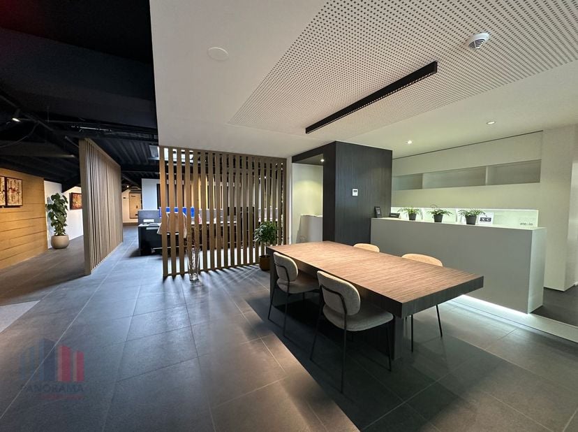 INVESTERINGSOPPORTUNITEIT!&lt;br /&gt;
Fantastisch gelegen handelspand met een oppervlakte van 775 m² , gelegen op een terrein van 1.055 m², vlakbij de bela