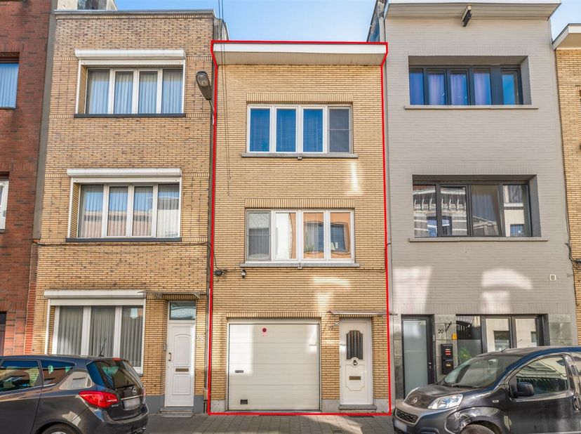 Instapklare bel-étage met 3 slaapkamers en 2 badkamers&lt;br /&gt;
 Ligging: Ontdek deze prachtige bel-étage, vlakbij Park Spoor Noord. Dankzij de centrale
