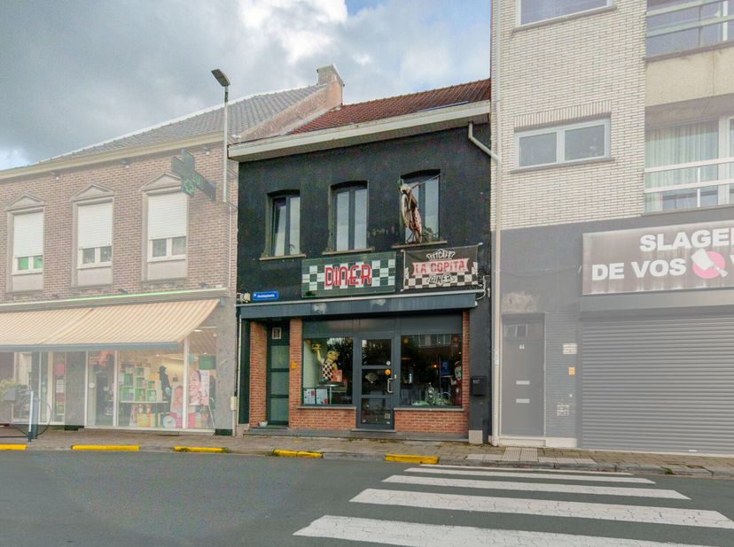 Bien professionnel à vendre
                    à 2845 Niel