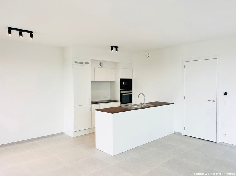 SCHAERBEEK - Quasi neuf - Idéalement situé à proximité de Meiser et de l&#039;Otan, dans un quartier agréable, magnifique APPARTEMENT (2CH/1SDB/1SDD) de ±