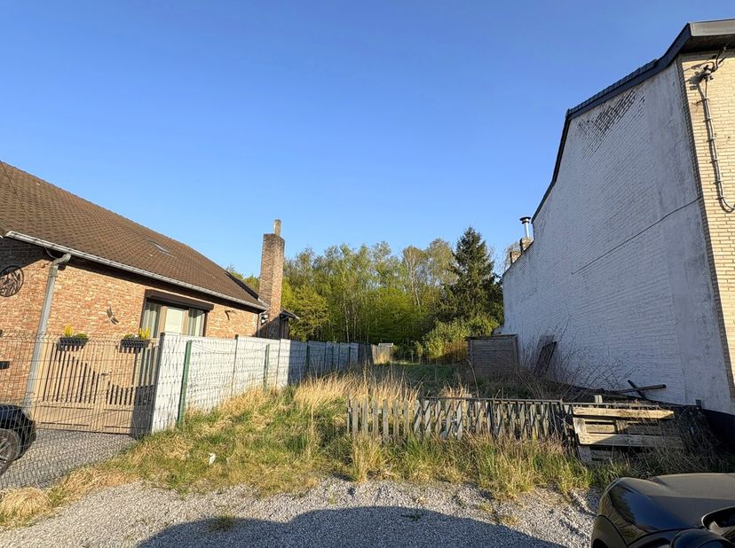Rue des Closières, numéro 345 - Beau terrain à bâtir, situé dans un environnement agréable à proximité des grands axes,&lt;br /&gt;
avec permis d&#039;urbanisme
