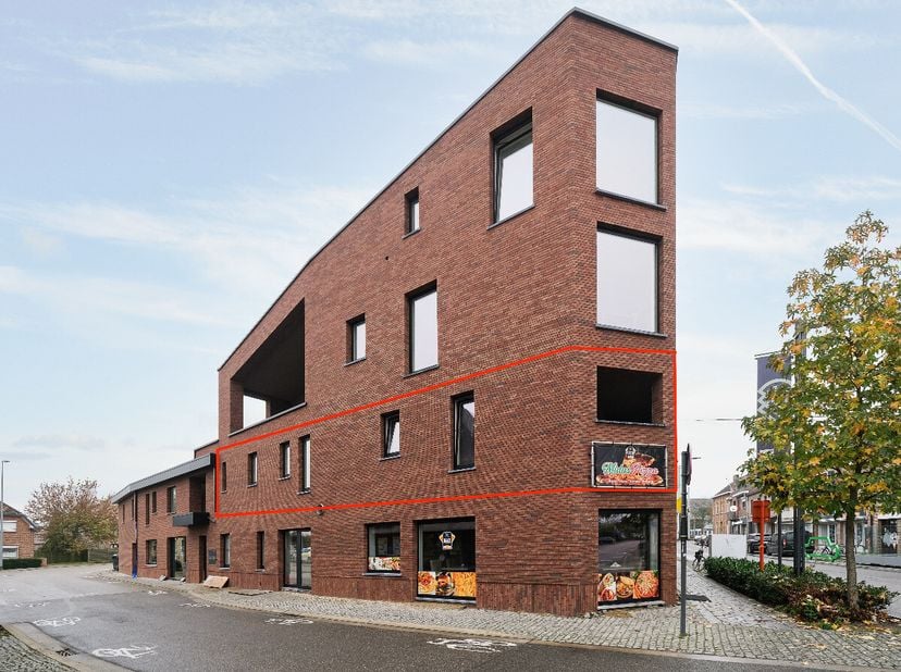 Dit nieuwbouwappartement in het centrum van Peer biedt een ideale combinatie van energiezuinigheid, licht en flexibiliteit, perfect voor gezinnen, sta