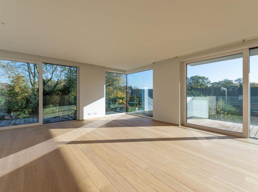 Idéalement situé dans un quartier vert entre le Bois de la Cambre et le Square du Vieux Tilleul, au premier étage d&#039;un petit immeuble neuf, appartemen