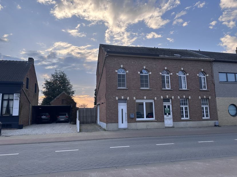 Instapklare woning te koop.&lt;br /&gt;
&lt;br /&gt;
Instapklare woning met 2 slaapkamers, zolder (kan 3de slaapkamer van gemaakt worden), kelder, garage en tuin