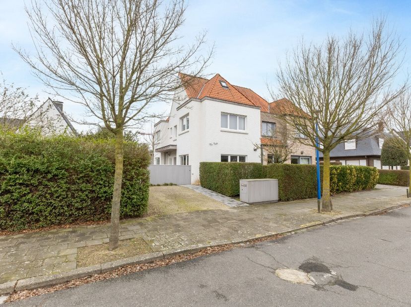 Koksijde :villa &quot; Mi Nido&quot; Op zoek naar een centraal gelegen woning op wandelafstand van alle faciliteiten maar met een zeer rustige ligging? Zoek dan